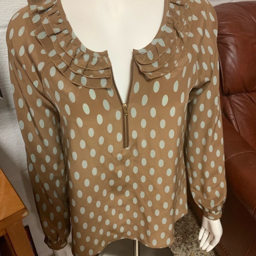Back cut-out blouse